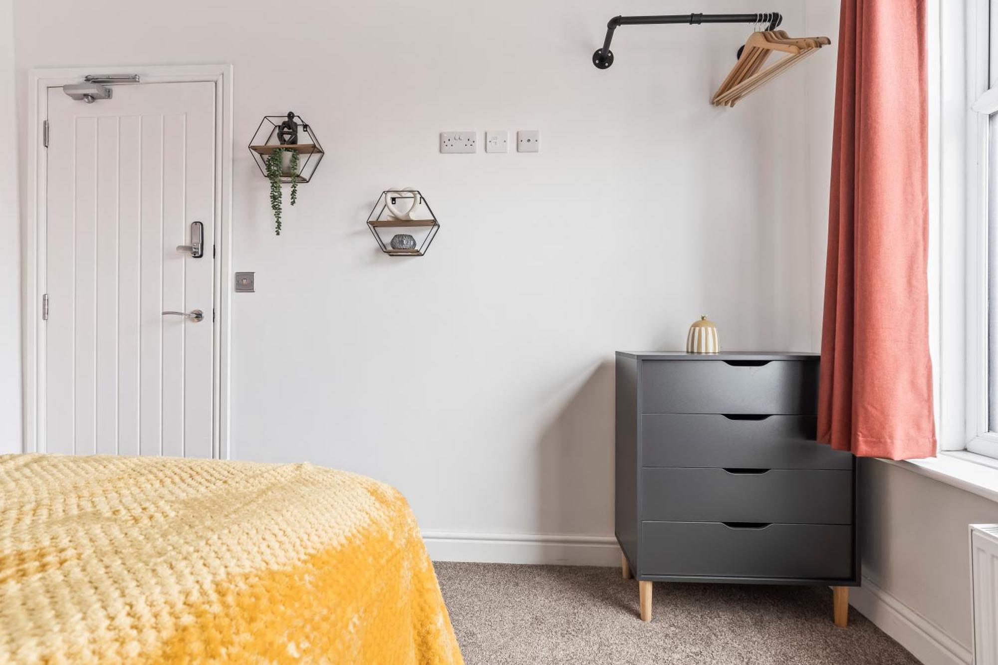 4 Bedroom, 2 Bath In Newcastle Town Centre Exterior photo